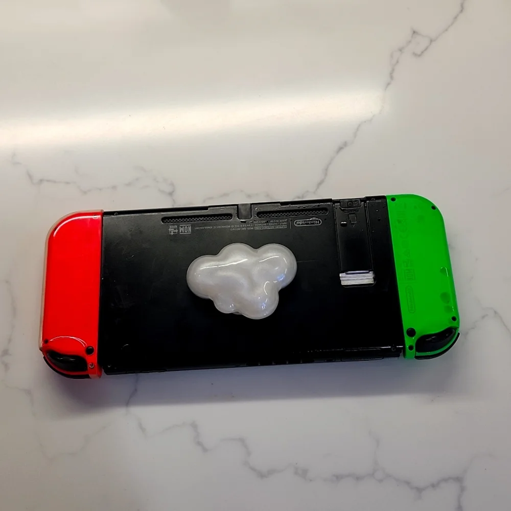 Day Dreamer Phone Gripper